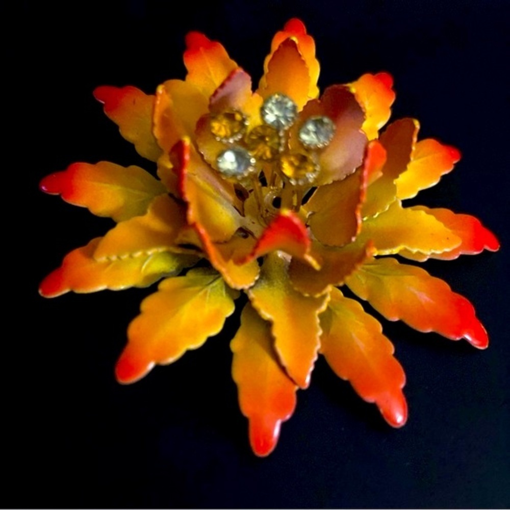 Vintage Coro Flower Brooch Pin Yellow & Orange Enamel‎ Metal & Rhinestones - Picture 2 of 6